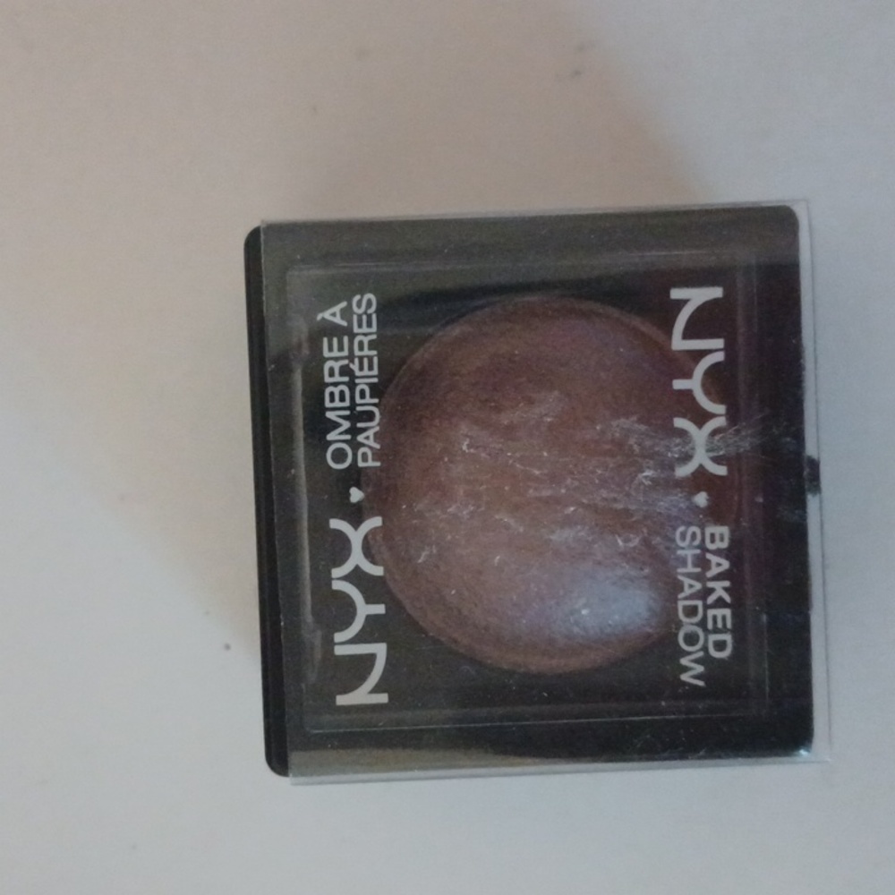 Dark brown baked Eyeshadow from NYX